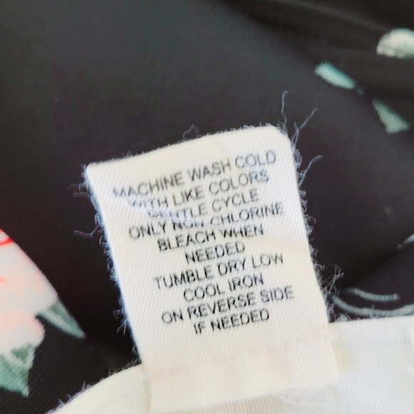 NWT No Comment Bodycon Twist Front Skirt, size L - Picture 8 of 8